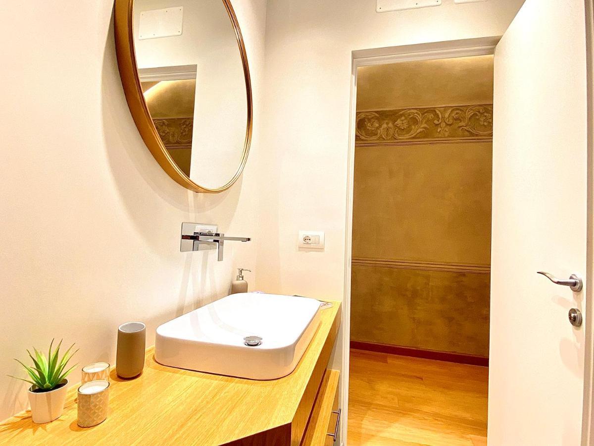 Amazing San Lorenzo 19, Rolli Palace Unesco - Stunning View Overlooking The Cathedral - Free Private Parking- Genova Eksteriør bilde